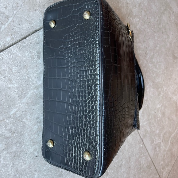 Leather Embossed Croc Handbag - Picture 5 of 6